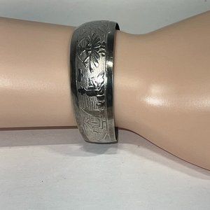 Vintage  925 STERLING SILVER Handmade  STORY TELLER CUFF BRACELET